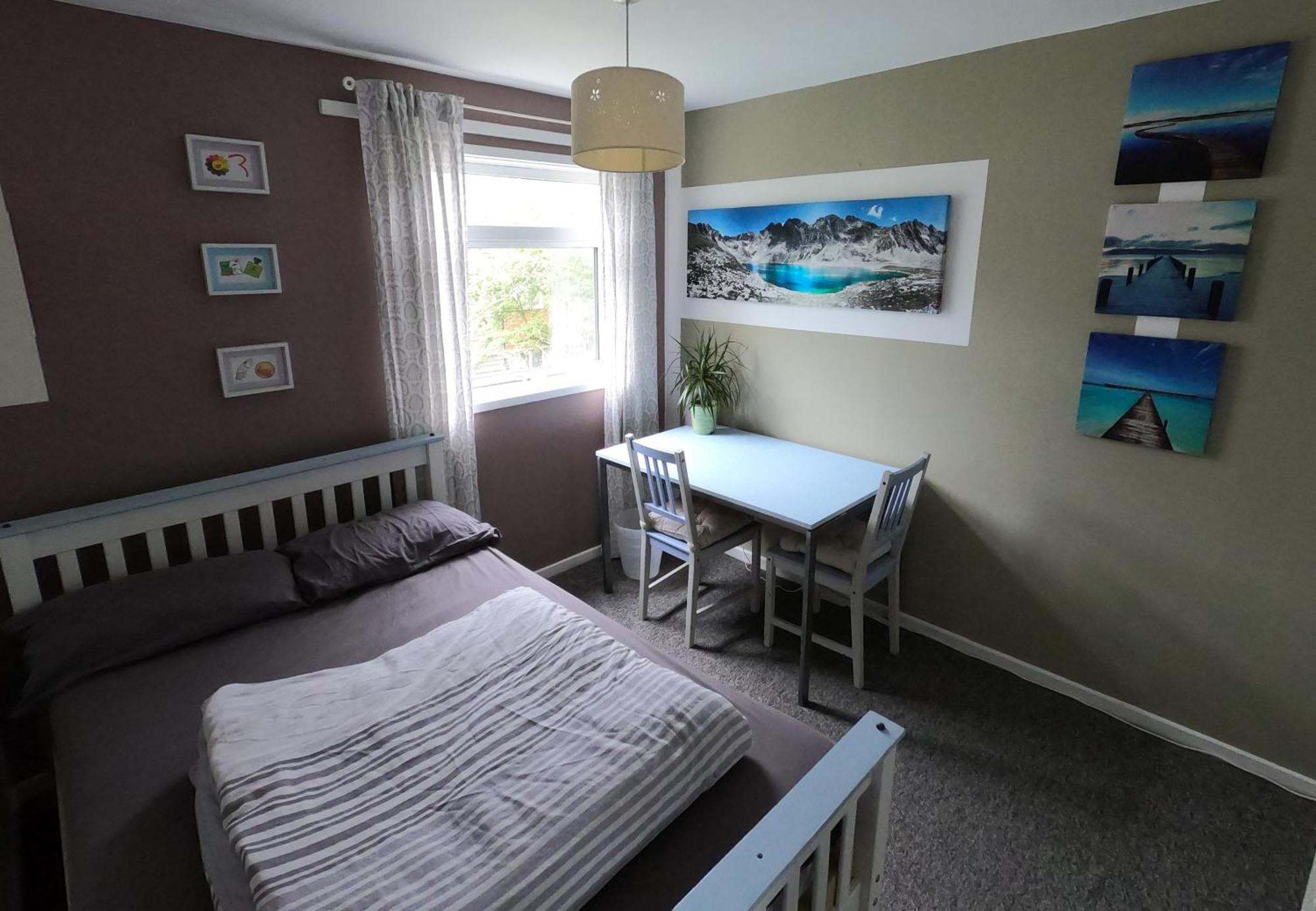 Hampton House Hotel Northampton Room photo